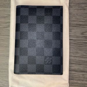 louis vuitton passport cover- black